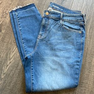 Old Navy Rockstar Uilt-In Sculpt jeans